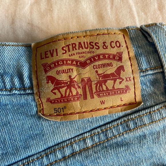 Levi’s jive nebula 501 high rise shorts. - Picture 8 of 9
